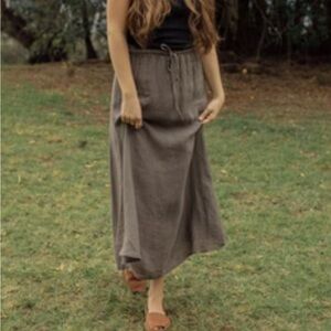 Neuflora taupe Paris skirt